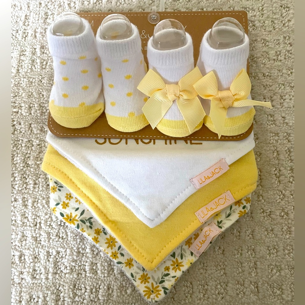 Bandana bib and sock set 0-6mo